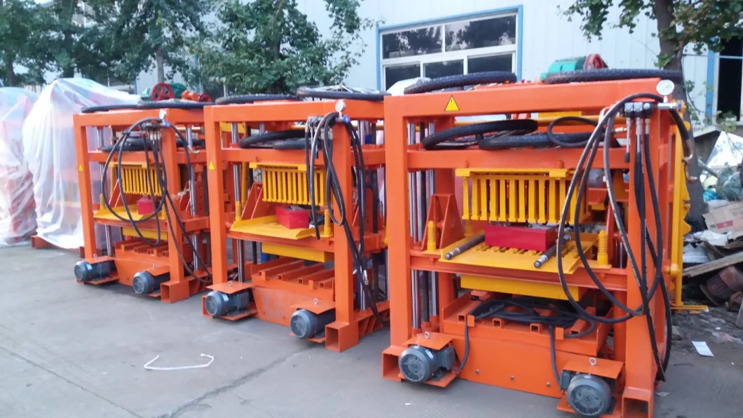 Smallest Hydraulic Concrete Block Making Machine with Diesel Engine or Electric Power (QT4-30)